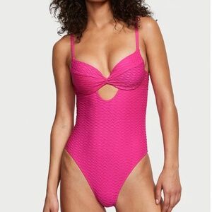 Victoria’s Secret Swim The Twist Removable Push-Up One-Piece Swimsuit S